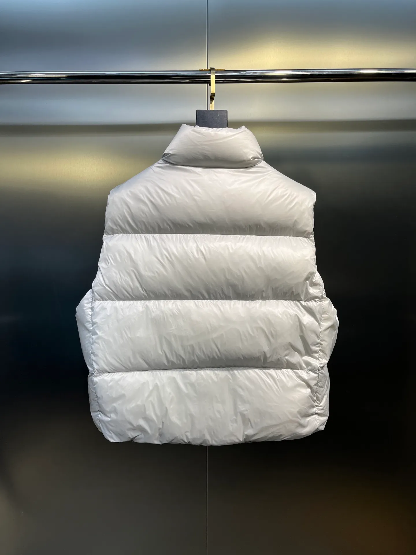 P540 Canada Goose ""🇨🇦🌟 Canada Goose Puff Down Vest has always been recognized as the warmest down jacket. Various Instagram celebrities, Internet celebrities, and celebrities often wear it for street photos. I make Canada Goose every year, but I still can't get rid of my love for it. No matter how cold the days are, there is no need to be afraid, because there is! Filled with 90% white duck down, it is the legendary warmest down jacket and is known as a must-have for Arctic outdoor sports! The most popular down jacket in the world, celebrities are rushing to buy it, it is a must-have!  size：xs-xxl